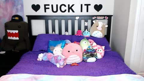 Mackenzie Wolfe online show from October 2025 04:15:01 AM