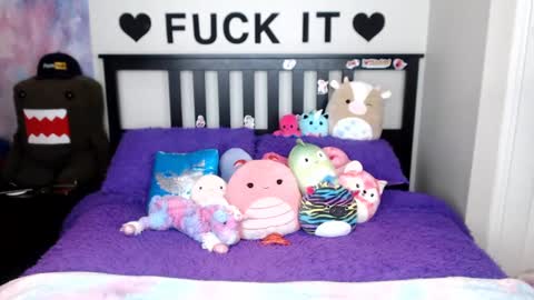 Mackenzie Wolfe online show from October 2025 04:36:01 AM