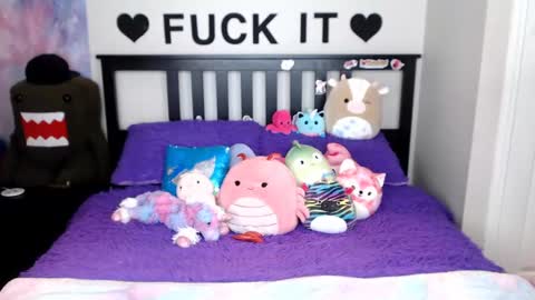 Mackenzie Wolfe online show from November 2025 04:45:02 AM