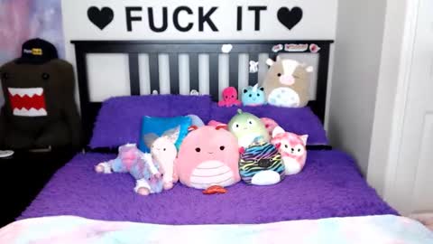 Mackenzie Wolfe online show from November 2025 04:12:02 AM