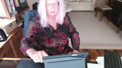 Snapshot of maclan7 chatting on May 2026 02:01:01 PM Deanne online show from May 2026 02:01:01 PM