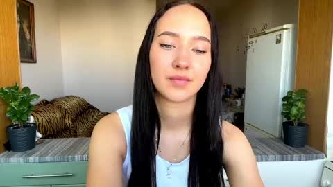 Snapshot of madalyneaks chatting on May 2026 06:08:02 AM Lilo online show from May 2026 06:08:02 AM