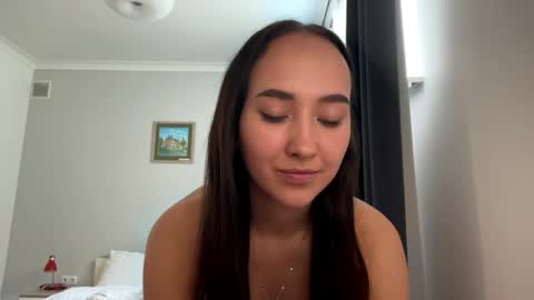 Snapshot of madalyneaks chatting on May 2026 06:43:02 AM Lilo online show from May 2026 06:43:02 AM