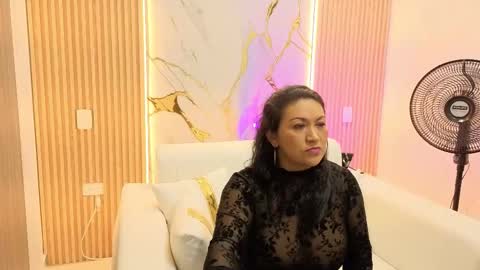 Snapshot of madam_hott chatting on September 2025 03:39:02 AM Madam Hott online show from September 2025 03:39:02 AM
