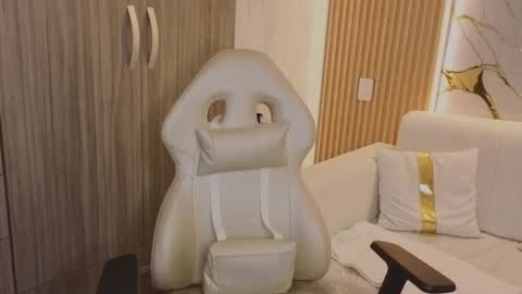 Snapshot of madam_hott chatting on October 2025 03:50:02 AM Madam Hott online show from October 2025 03:50:02 AM