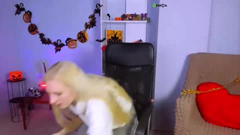 Snapshot of madam_ulis chatting on October 2025 10:30:01 AM Ulis online show from October 2025 10:30:01 AM