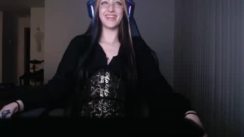 Snapshot of madamebubs chatting on May 2026 04:10:01 AM Madame Bubs online show from May 2026 04:10:01 AM