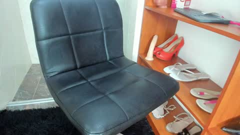 Snapshot of madameheels_ chatting on January 2025 05:40:01 PM Madame Carla online show from January 2025 05:40:01 PM