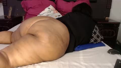 Snapshot of madamzee chatting on December 2024 09:02:02 AM madamzee online show from December 2024 09:02:02 AM