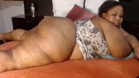 Snapshot of madamzee chatting on December 2024 06:25:01 PM madamzee online show from December 2024 06:25:01 PM