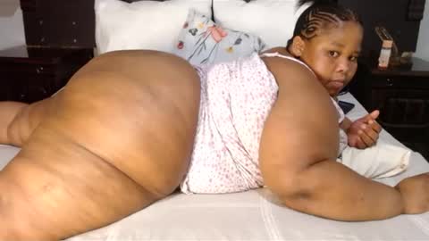 Snapshot of madamzee chatting on December 2024 07:43:02 PM madamzee online show from December 2024 07:43:02 PM
