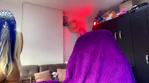 Maddie online show from April 2026 07:55:01 PM