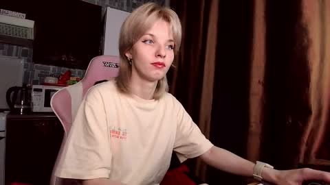 Snapshot of madelaines chatting on May 2026 05:32:01 PM madelaines online show from May 2026 05:32:01 PM