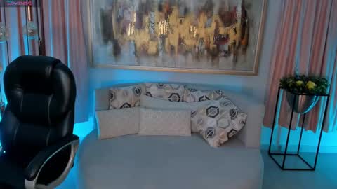 Madeline online show from February 2025 07:44:02 AM