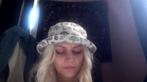 Snapshot of madelinevalentine chatting on September 2025 09:47:02 PM madeline online show from September 2025 09:47:02 PM