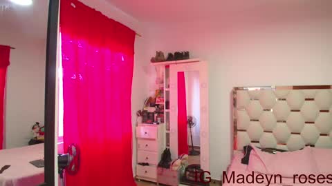 Snapshot of madeyn_roses chatting on January 2025 08:10:01 PM madelyn roses online show from January 2025 08:10:01 PM