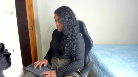 Snapshot of madisonbrunette_lxs chatting on January 2025 03:44:02 AM madison online show from January 2025 03:44:02 AM
