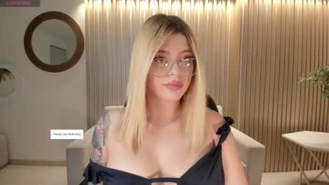 Snapshot of madisonkane chatting on April 2026 11:23:02 AM Madison Kane online show from April 2026 11:23:02 AM