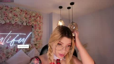 Snapshot of madisonkane chatting on May 2026 11:17:02 AM Madison Kane online show from May 2026 11:17:02 AM