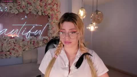 Snapshot of madisonkane chatting on May 2026 11:15:01 AM Madison Kane online show from May 2026 11:15:01 AM
