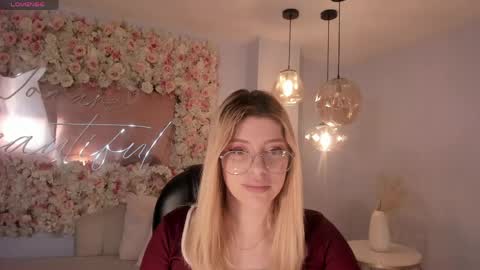 Snapshot of madisonkane chatting on May 2026 11:04:01 AM Madison Kane online show from May 2026 11:04:01 AM