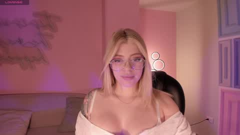 Snapshot of madisonkane chatting on May 2026 11:38:01 AM Madison Kane online show from May 2026 11:38:01 AM