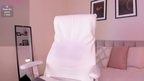 Snapshot of madisson_blue_ chatting on May 2026 02:35:01 PM madisson_blue_ online show from May 2026 02:35:01 PM