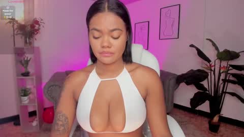 Snapshot of madisson_davon chatting on February 2025 12:43:01 PM Madisson Davon online show from February 2025 12:43:01 PM