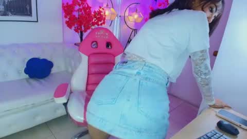 Snapshot of madisson_thompsonn chatting on June 2026 07:55:02 PM madisson_thompsonn online show from June 2026 07:55:02 PM