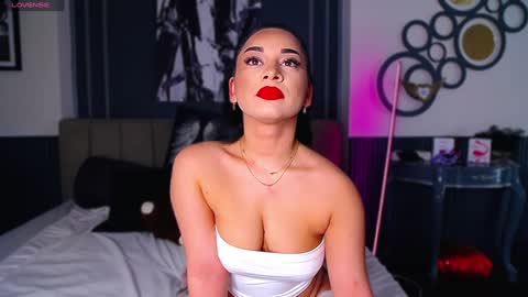 Snapshot of madyluxx chatting on January 2025 05:39:01 AM MadyLuxx online show from January 2025 05:39:01 AM