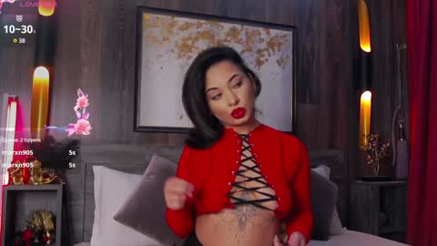 Snapshot of madyluxx chatting on January 2025 08:04:01 PM MadyLuxx online show from January 2025 08:04:01 PM