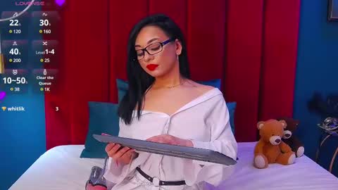 Snapshot of madyluxx chatting on March 2025 08:14:02 PM MadyLuxx online show from March 2025 08:14:02 PM