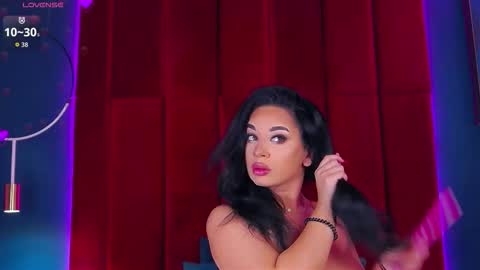 Snapshot of madyluxx chatting on October 2025 07:13:01 PM MadyLuxx online show from October 2025 07:13:01 PM