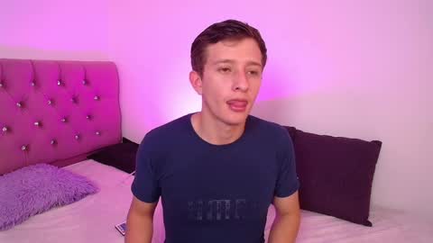 Snapshot of mae_nathan chatting on May 2026 05:22:02 PM mae and nathan online show from May 2026 05:22:02 PM