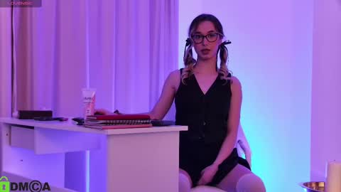 Snapshot of maevedream chatting on March 2025 07:21:02 PM M. online show from March 2025 07:21:02 PM