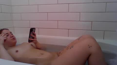 Snapshot of maevesins chatting on February 2025 09:27:02 PM Maeve Sins online show from February 2025 09:27:02 PM