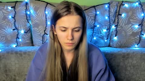 Snapshot of maggiecake chatting on December 2024 01:05:01 AM Maggie online show from December 2024 01:05:01 AM