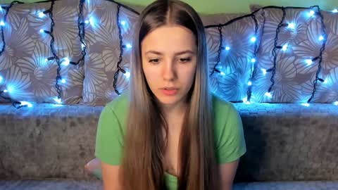 Snapshot of maggiecake chatting on December 2024 05:25:01 AM Maggie online show from December 2024 05:25:01 AM