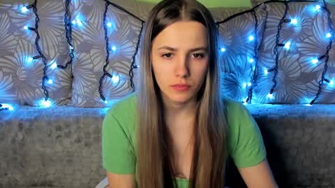 Snapshot of maggiecake chatting on December 2024 01:18:02 AM Maggie online show from December 2024 01:18:02 AM