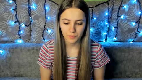 Snapshot of maggiecake chatting on December 2024 12:44:02 AM Maggie online show from December 2024 12:44:02 AM