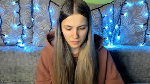 Snapshot of maggiecake chatting on December 2024 12:57:01 AM Maggie online show from December 2024 12:57:01 AM