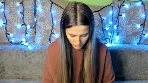 Snapshot of maggiecake chatting on December 2024 01:00:02 AM Maggie online show from December 2024 01:00:02 AM