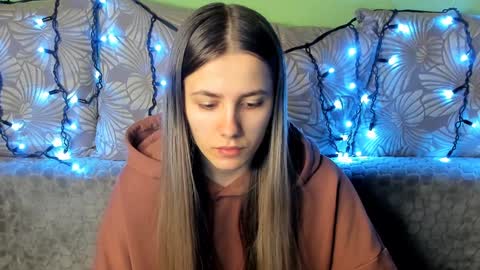 Snapshot of maggiecake chatting on December 2024 01:18:02 AM Maggie online show from December 2024 01:18:02 AM