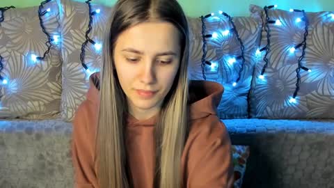 Snapshot of maggiecake chatting on December 2024 04:19:01 AM Maggie online show from December 2024 04:19:01 AM