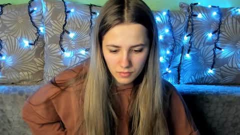 Snapshot of maggiecake chatting on December 2024 01:58:02 AM Maggie online show from December 2024 01:58:02 AM