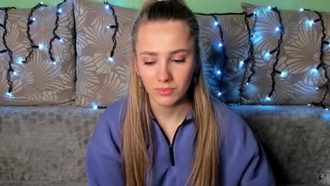 Snapshot of maggiecake chatting on January 2025 02:04:01 AM Maggie online show from January 2025 02:04:01 AM