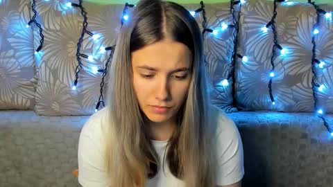 Snapshot of maggiecake chatting on October 2025 12:00:01 AM Maggie online show from October 2025 12:00:01 AM
