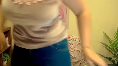 Kristy online show from November 2025 08:25:02 AM