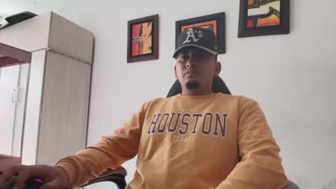 magic_milk23 online show from December 2025 01:42:01 PM