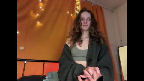 Snapshot of magic_mini_moon chatting on October 2025 06:05:02 PM Mikky or Moon online show from October 2025 06:05:02 PM